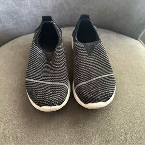 Women’s Skechers Bobs Black Slip-On Shoes size 7.5